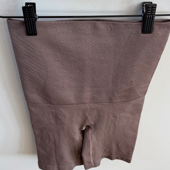 💜 Nautica Mauve Shapewear Shorts – NWOT
Size Small - Picture 2 of 8